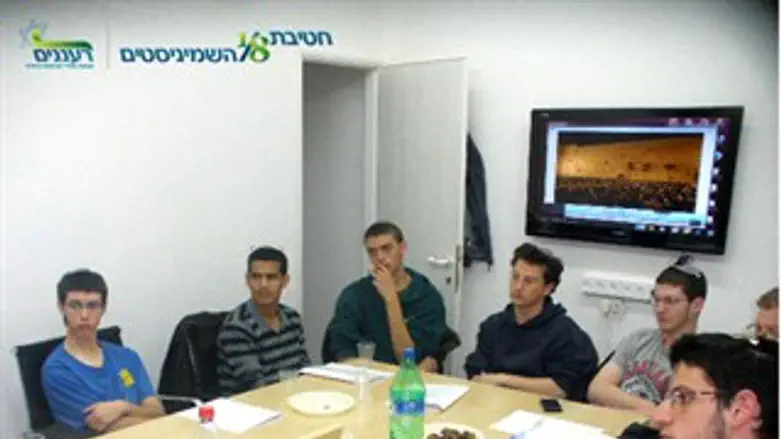 השמיניסטים נערכים לפעילות