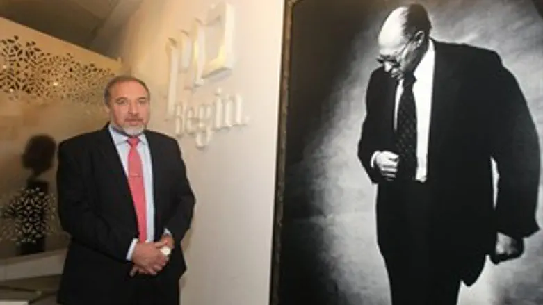 ליברמן במרכז מורשת בגין. הבוקר