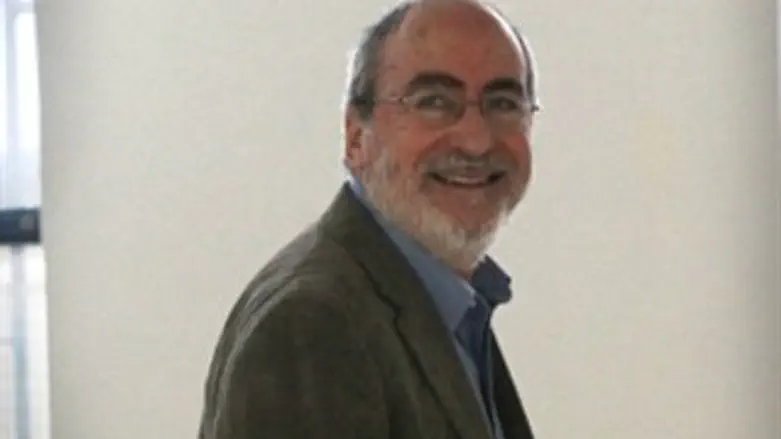 בדרך ללשכה. גרוניס