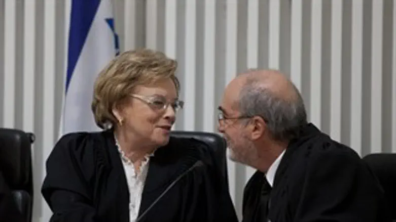 מתחלפים. גרוניס וביניש.