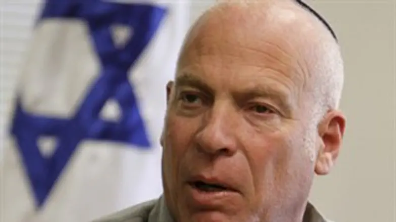 לפעול על פי החוק. אורי אריאל