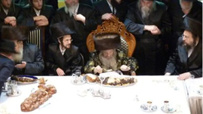 האדמו"ר מנדבורנה בטיש בשנה האחרונה