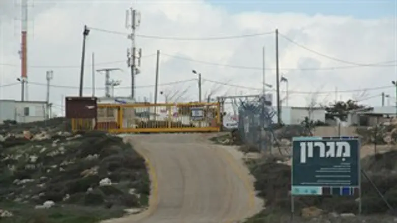 הכניסה לישוב מגרון