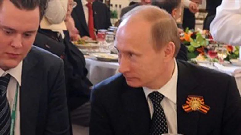 מתחיל לחגוג? פוטין בביקורו בישראל