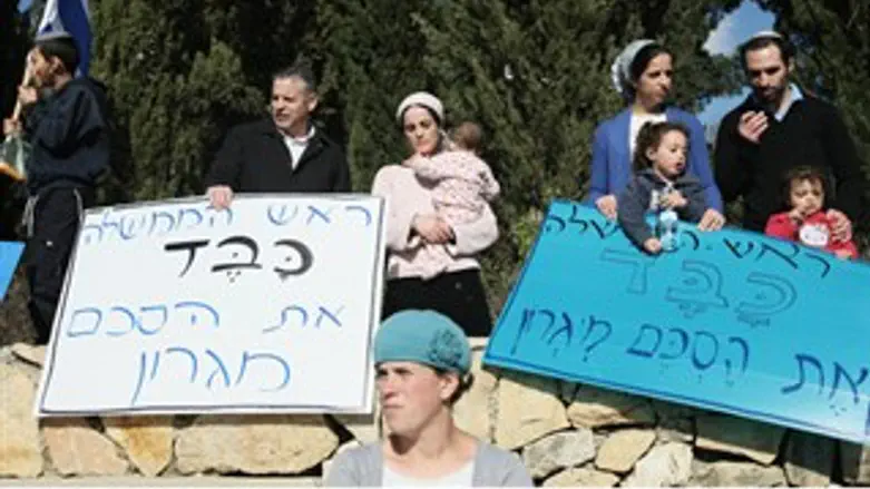 חלפה שעת ה"הסדרים"? תושבי מגרון בהפגנה