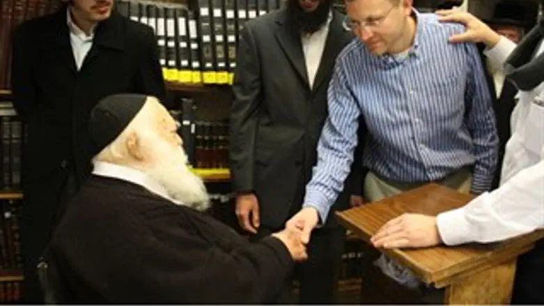 מתברכים אצל הרב קנייבסקי