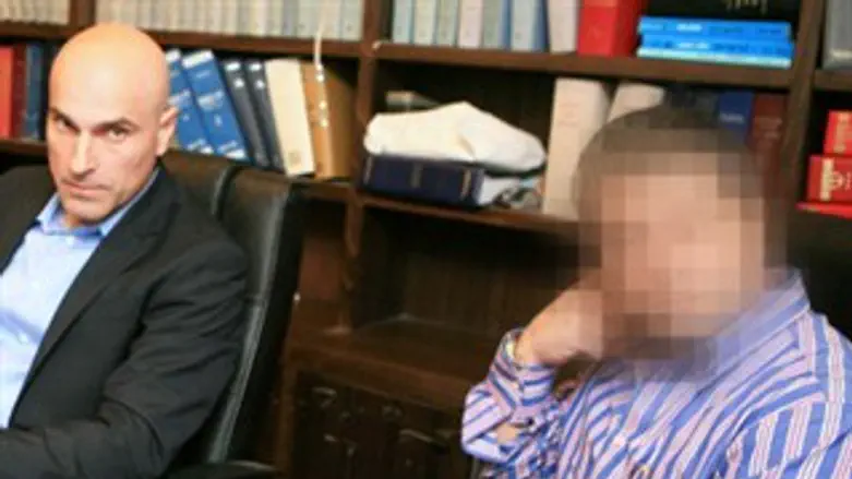 החוקר ובא כוחו