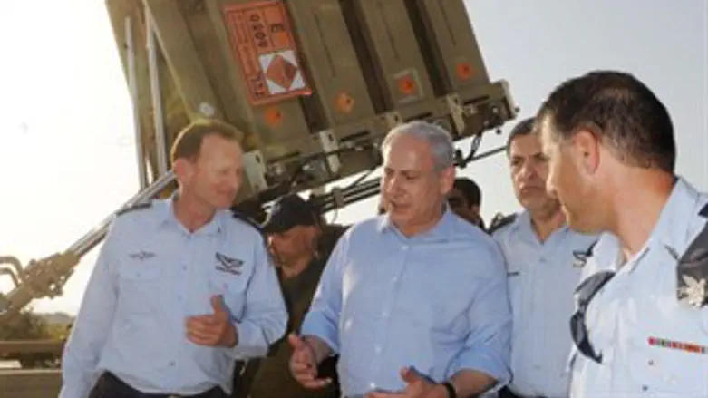 נתניהו בסוללת כיפת ברזל. ארכיון