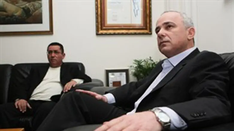 למצוא פתרון. עיני ושטייניץ