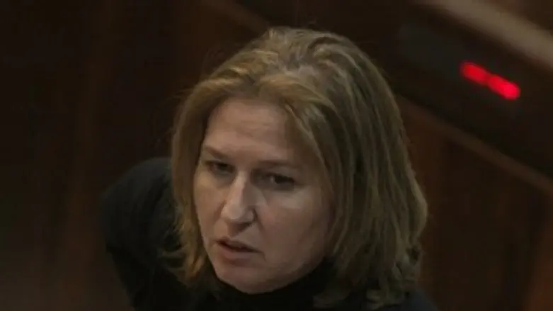 לדחות את הדיון. לבני