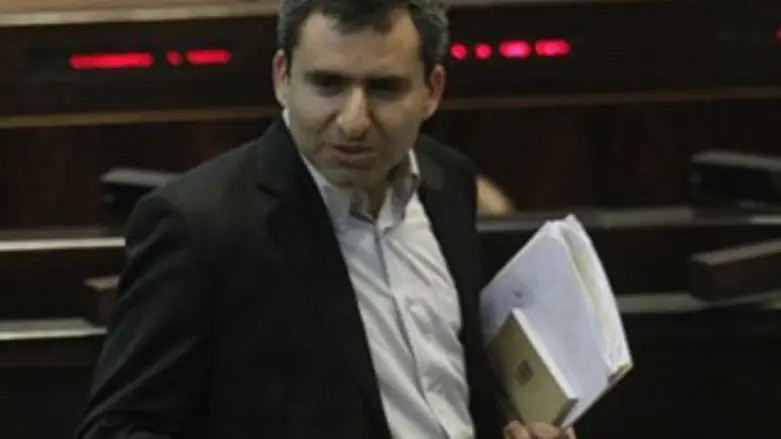 מעודד התיישבות. אלקין