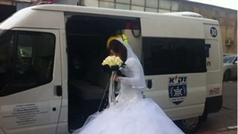 הכלה ברכב זק"א