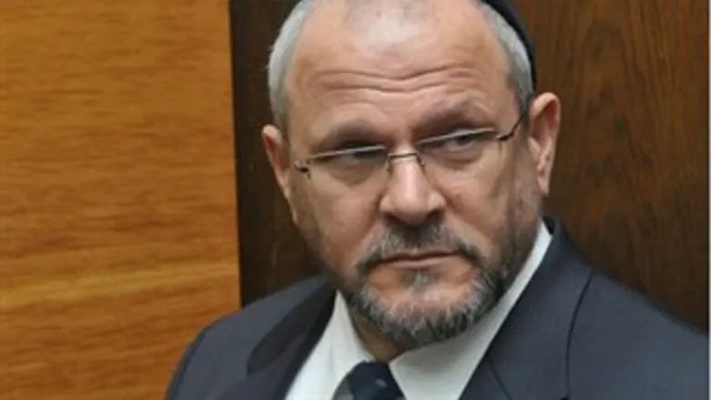 אפל בבית המשפט. ארכיון