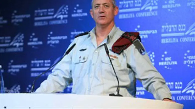 יוצא לארה"ב. גנץ