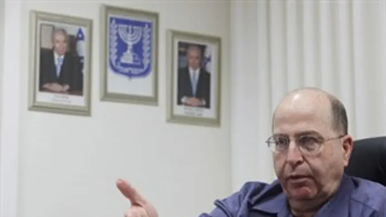 נכה בהם. יעלון