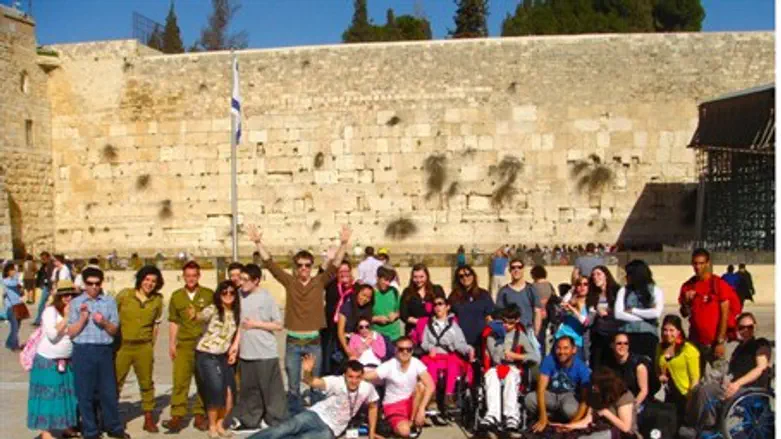 Taglit Limitless group at the Kotel
