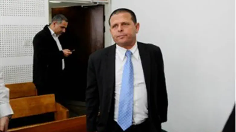 נאבק והצליח. כבל