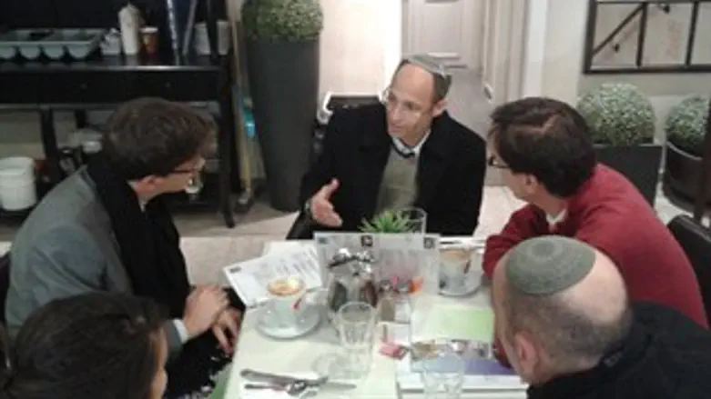 הפגישה היום עם בכירים בשגרירות צרפת