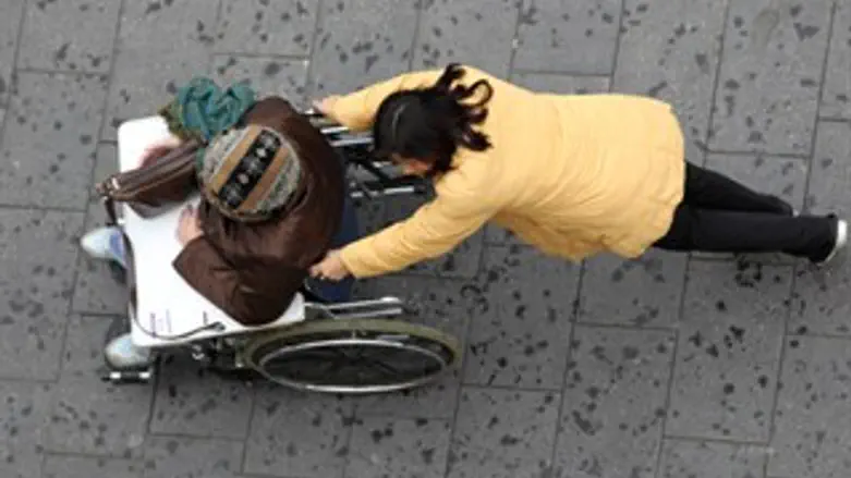 נכה על כסא גלגלים