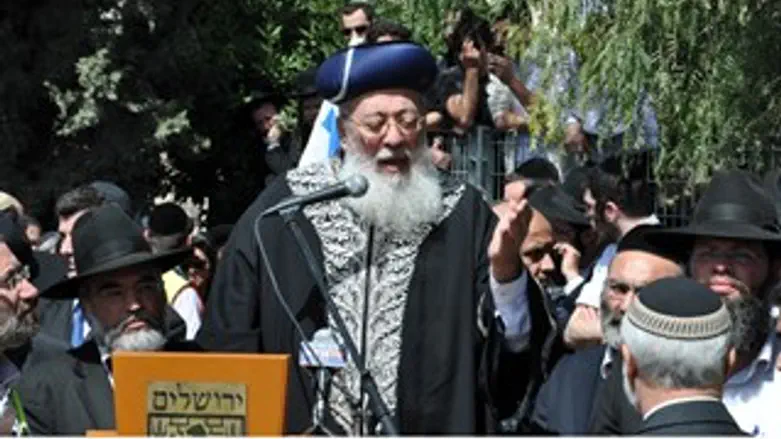 קולו של הרב נשבר בדברי ההספד