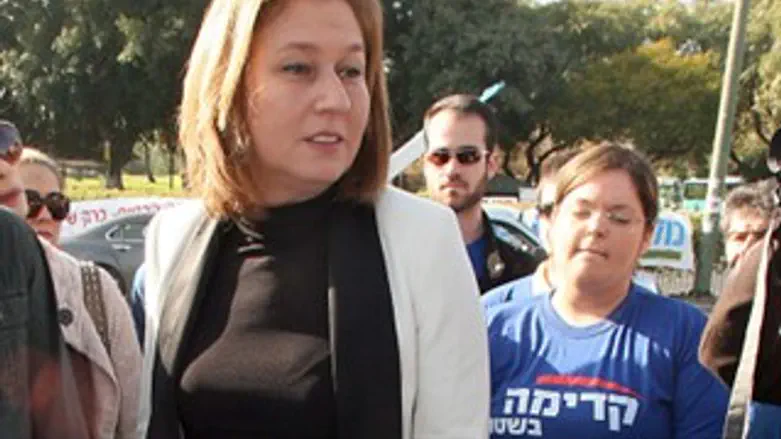 לבני עם פעילות בקדימה