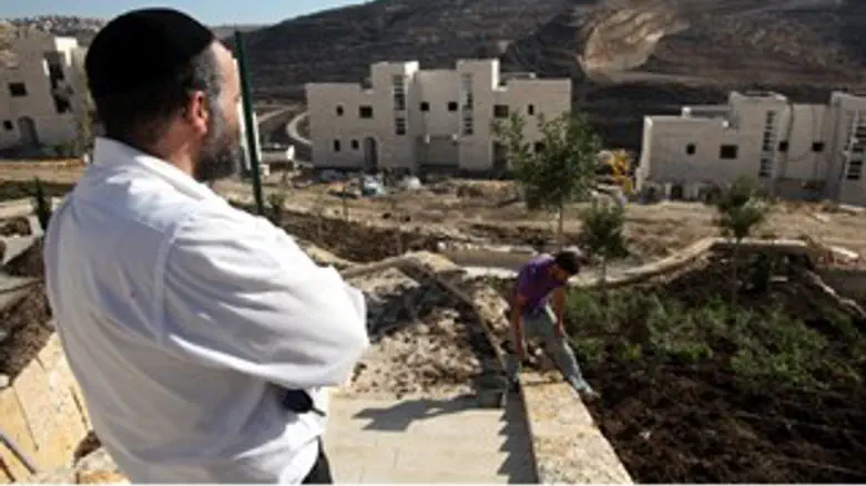 בניית שכונה חדשה בגבעת זאב