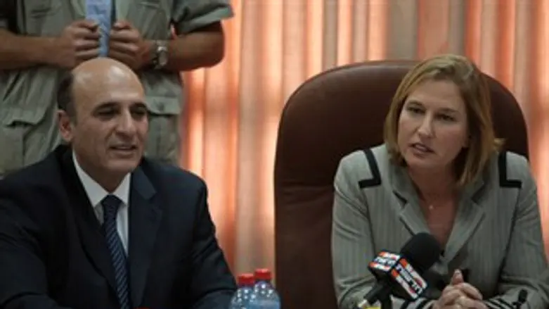 ראש בראש. לבני ומופז