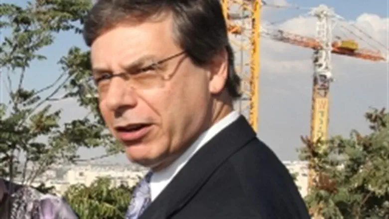 Danny Ayalon at Gilo building site in souther