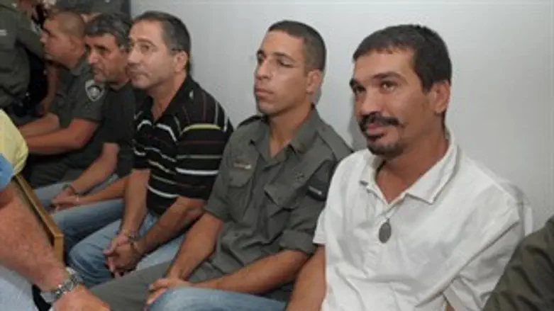 ממלא המקום. איציק ומאיר אברג'יל