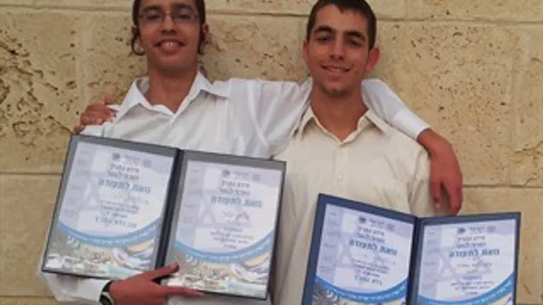 עושים היסטוריה. אדלר ובלוך