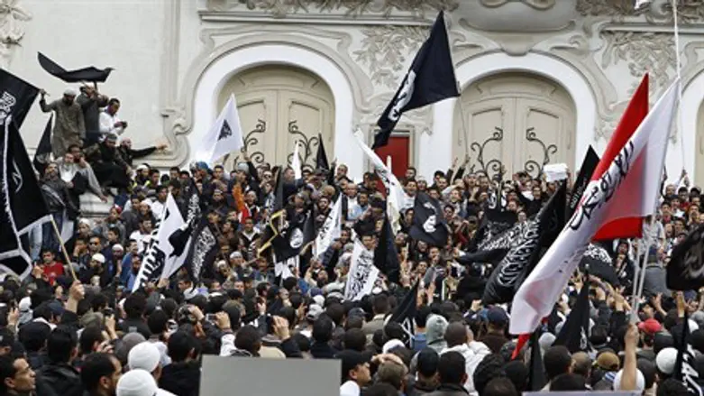 Tunisian Islamists Demand Sharia