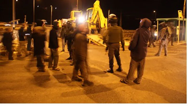 Demolition at Oz Tzion (archive)