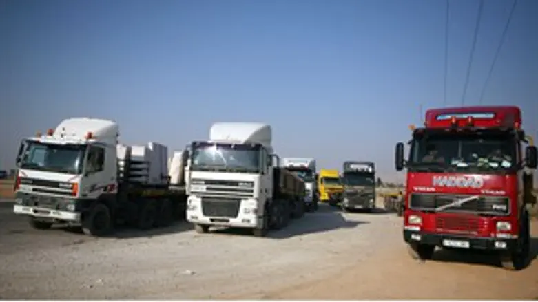 משאיות באויר. אילוסטרציה