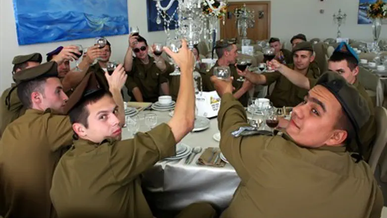 Седер Песах в армии. Иллюстрация