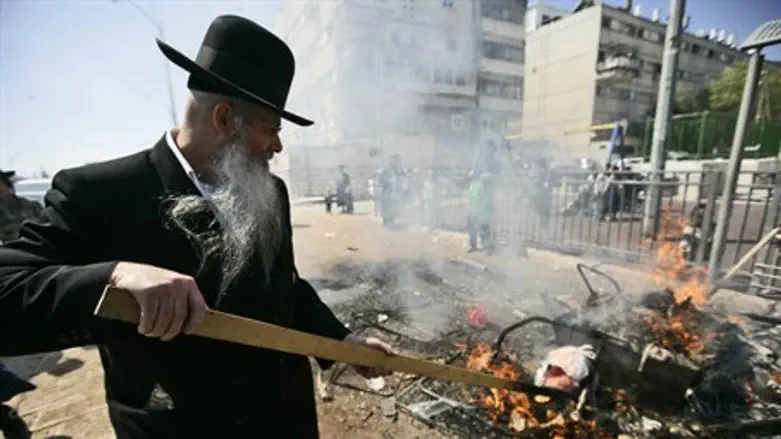 Burning chametz