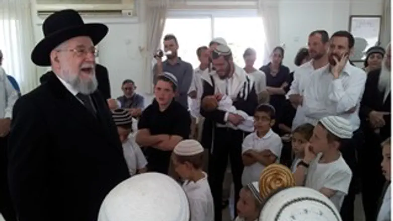 הרב לאו היום במגון