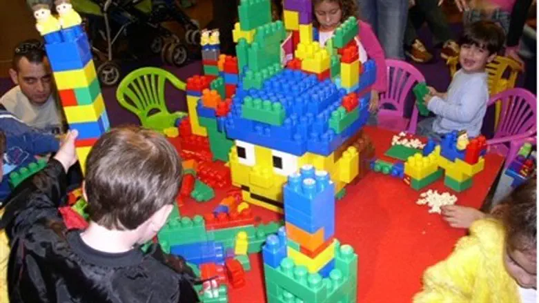 Muslims burn US flag in Pakistan