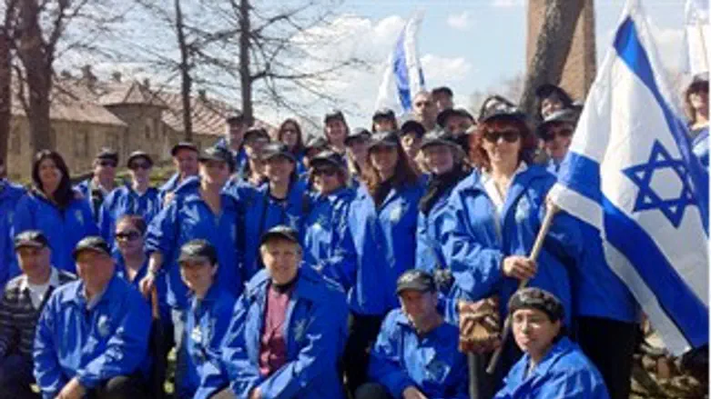 אסנת מנדל במצעד החיים בפולין