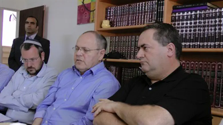 Minister Yisrael Katz visits Beit El