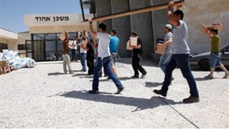 עוברים לביהמ"ד החדש. איתמר