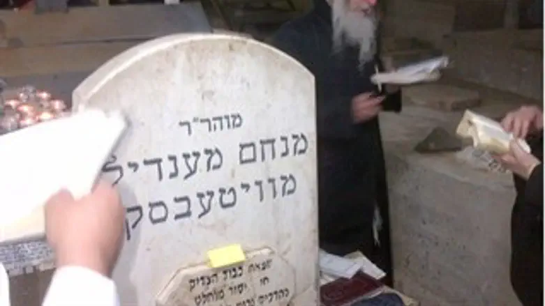 קברו בבית העלמין העתיק בטבריה