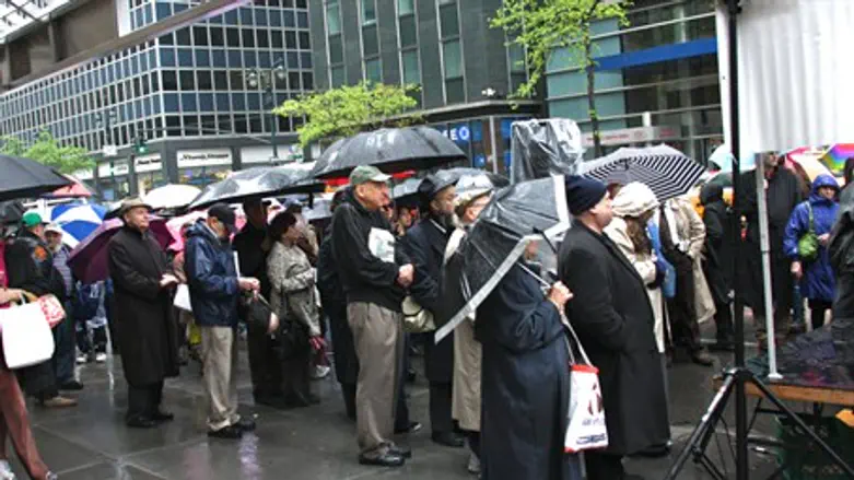 Attendees at Yom Hashoah vigil in New York