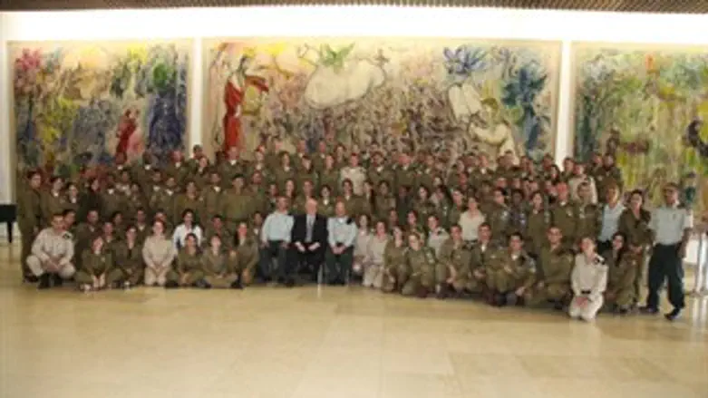 החייילים המצטיינים