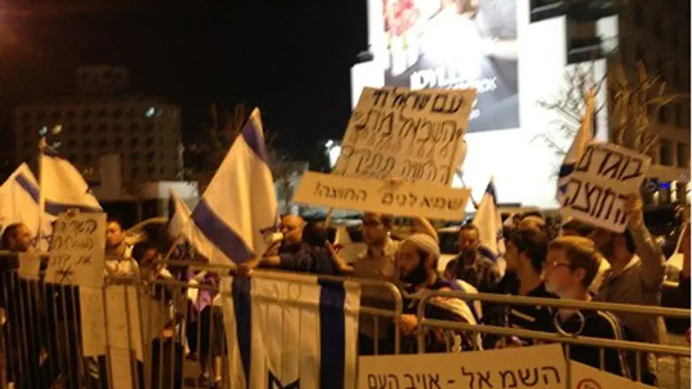 Protest against alternative Memorial Day cere