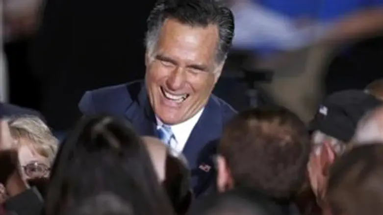 Romney greet supporters in New Hampshire