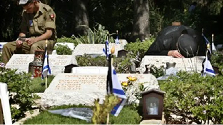 מתייחדים עם הנופלים