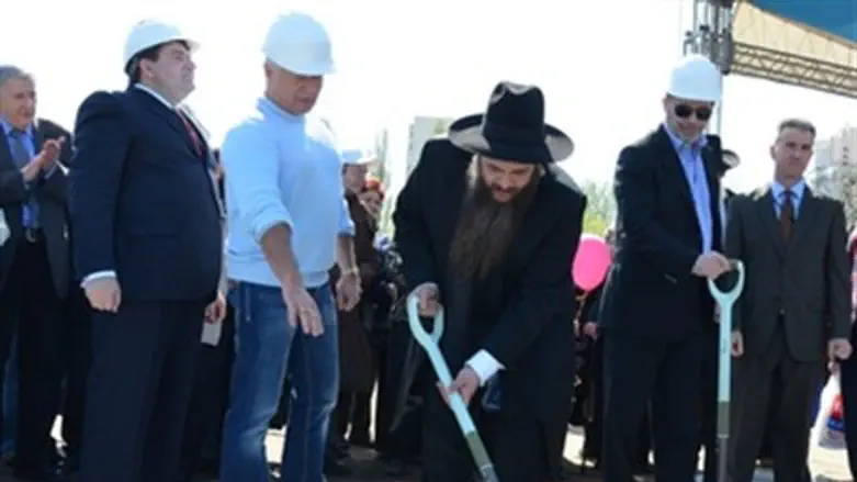 Заложен первый камень в строительство...