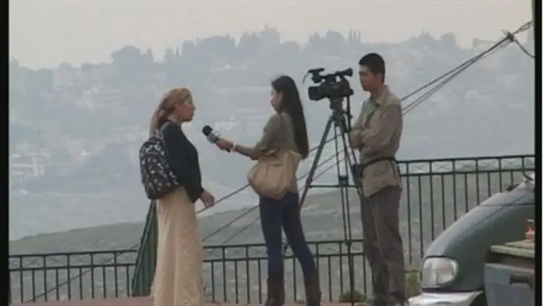 Foreign journalists in Ulpana neighborhood