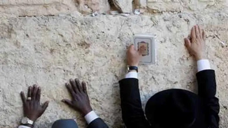 Worshippers at the Western Wall: No Smoking