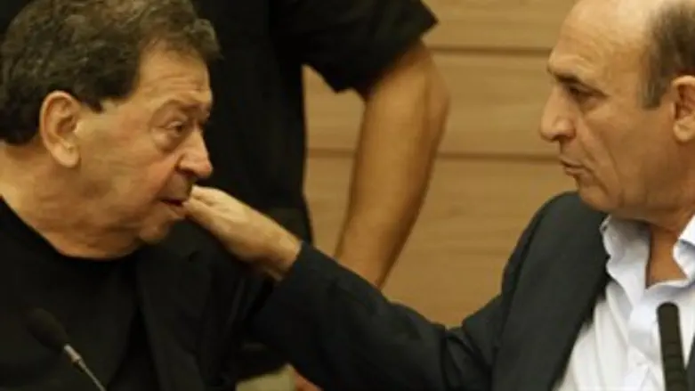 ברגעים ידידותיים הרבה יותר. מופז ופואד